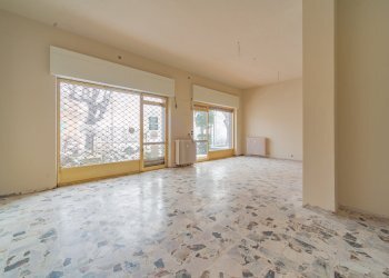 Four-room apartment Via Cesare Battisti, Caraglio - photo 1