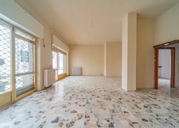 Four-room apartment Via Cesare Battisti, Caraglio - photo 4