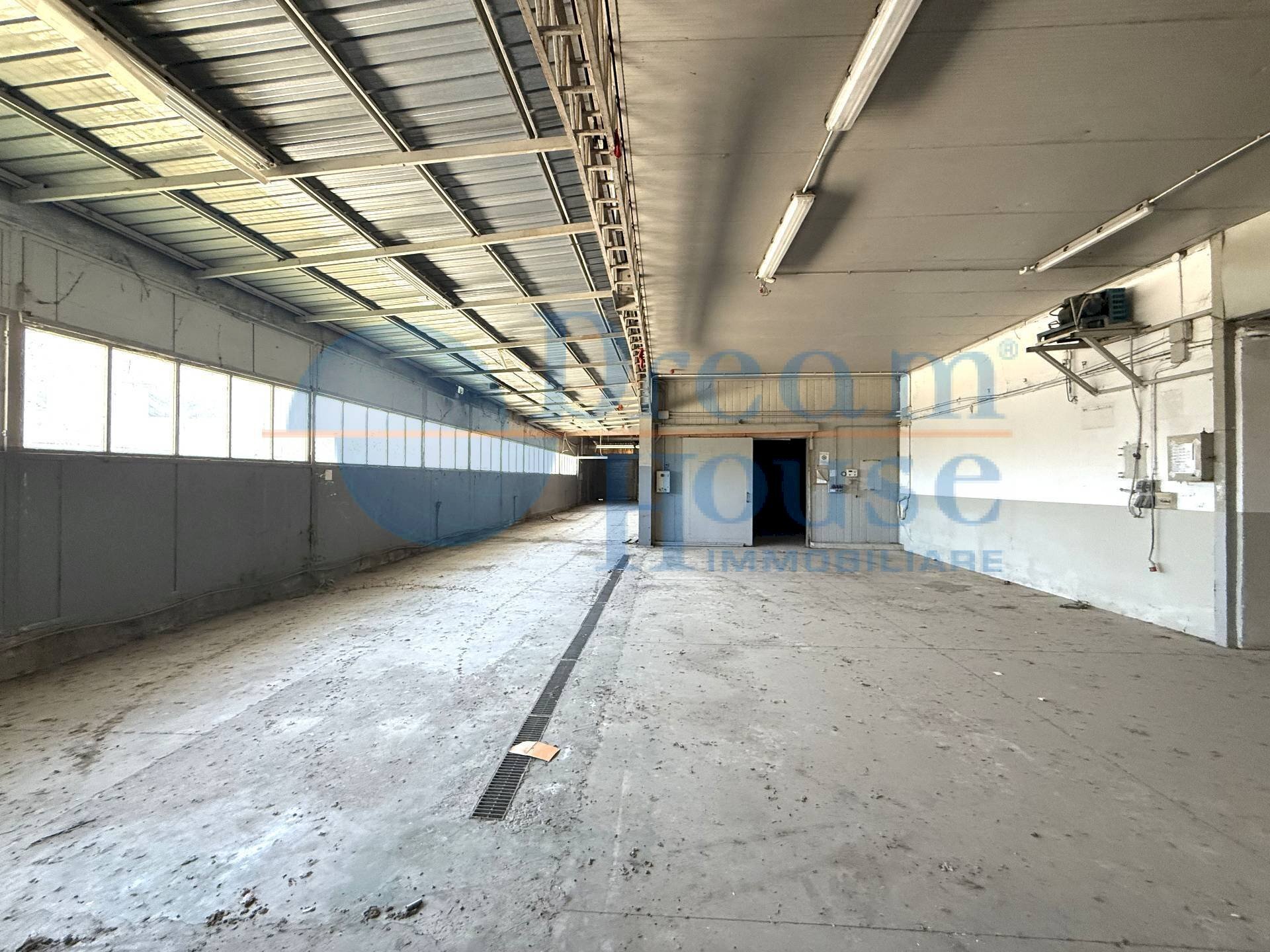 Foto 1 - Capannone Via Molino San Antimo, Roseto degli Abruzzi - foto 1