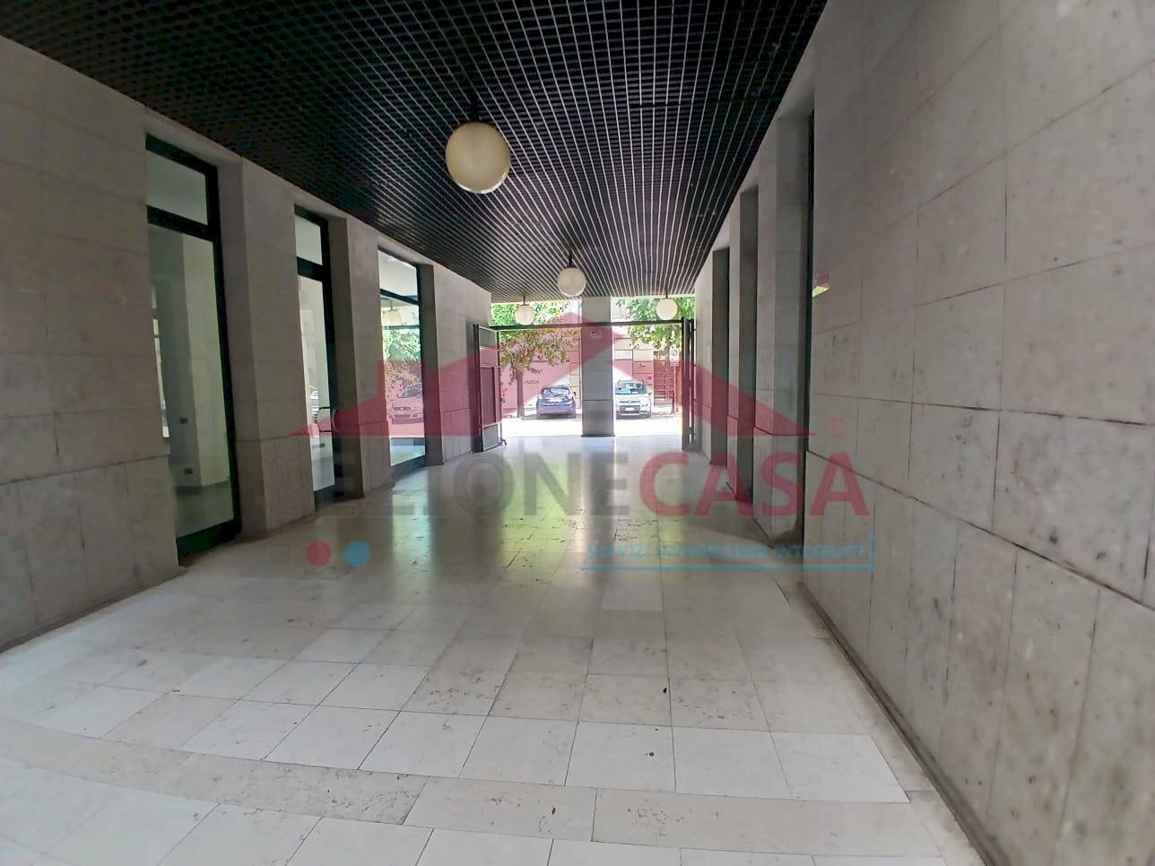 Foto 1 - Negozio PAZZA ALCIDE DE GASPERI
 
3, Saronno - foto 1