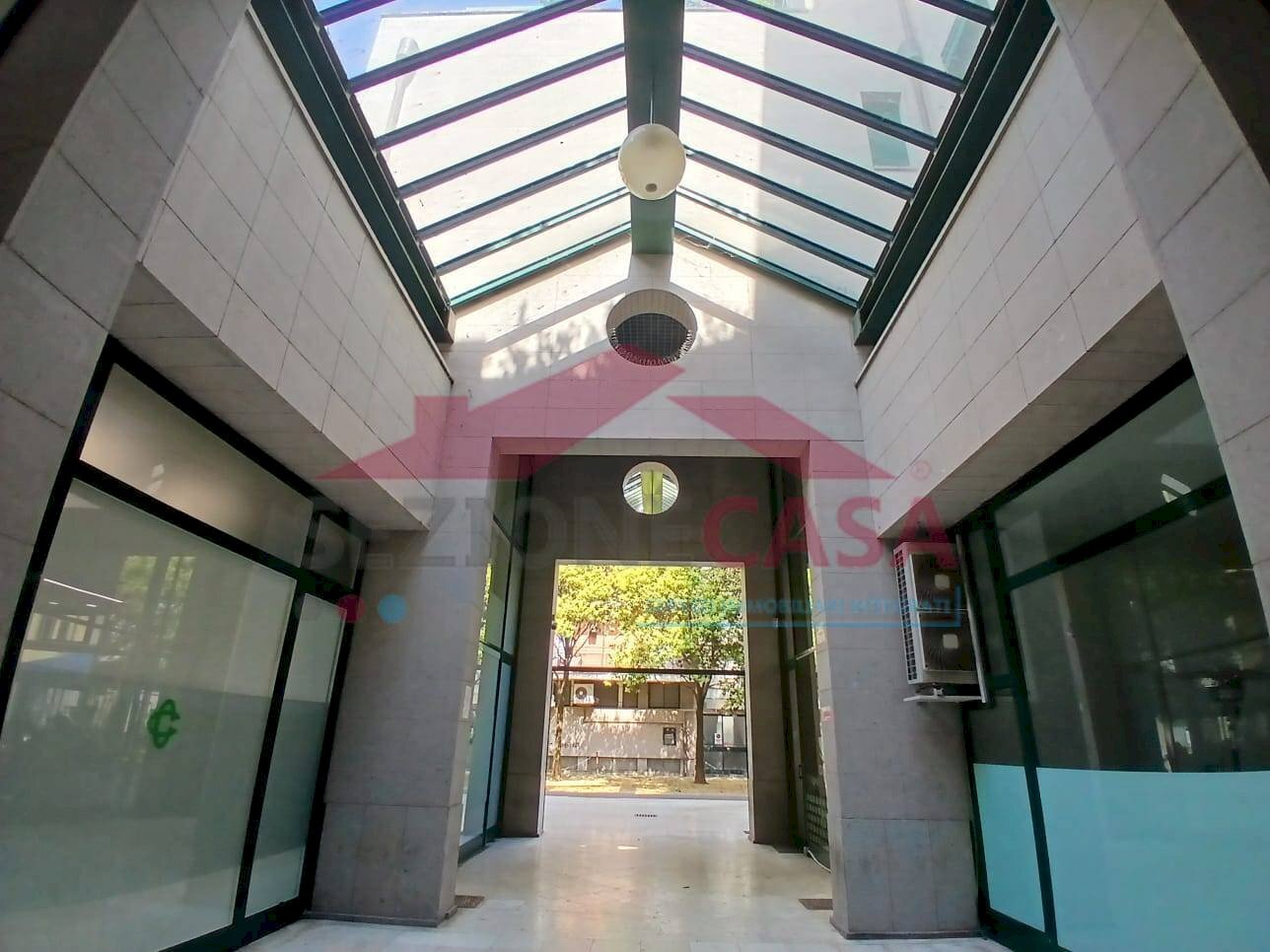 Foto 2 - Negozio PAZZA ALCIDE DE GASPERI
 
3, Saronno - foto 2