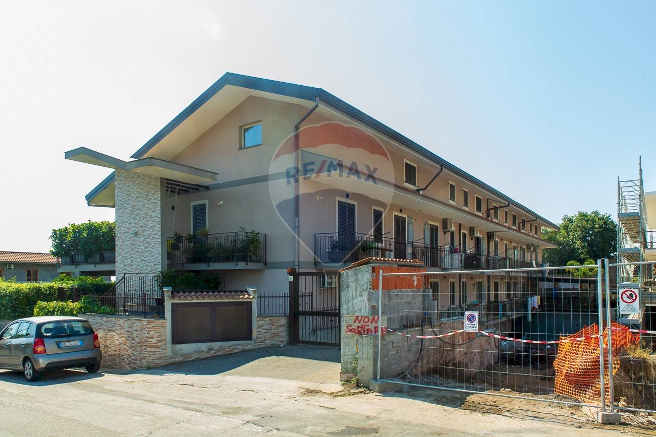 Edificio all\'aperto - Trilocale via michele grassi barbagallo
 
24D, Giarre - foto 1