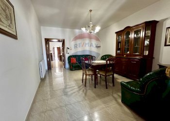 Sala da pranzo - Casa indipendente Via Savagnolu
 
4, Ittiri - foto 7