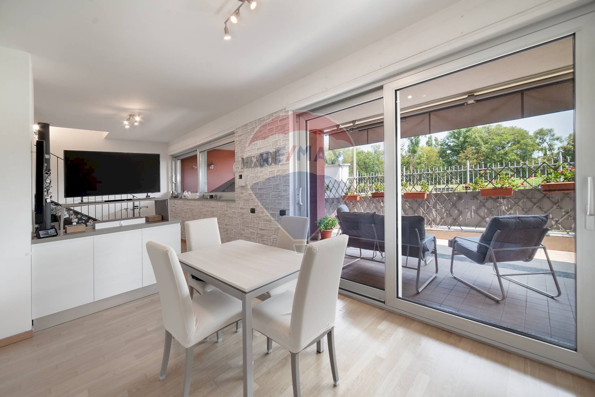 Sala da pranzo - Trilocale Via Carducci
 
35, Cologno Monzese - foto 2