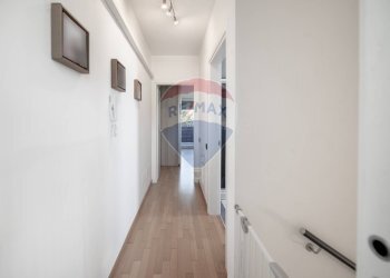 Hall / corridoio - Trilocale Via Carducci
 
35, Cologno Monzese - foto 42