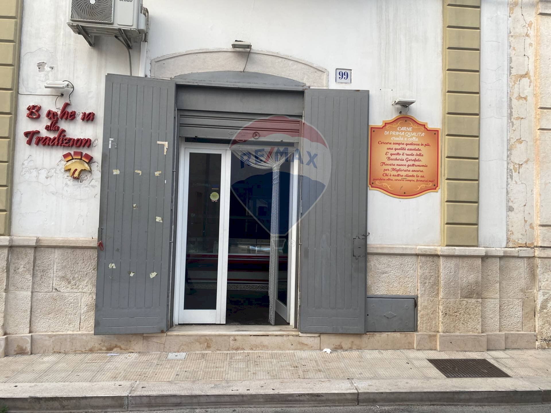 Edificio all\'aperto - Commercial Premises Corso Vittorio Emanuele
 
99, Bari - photo 1