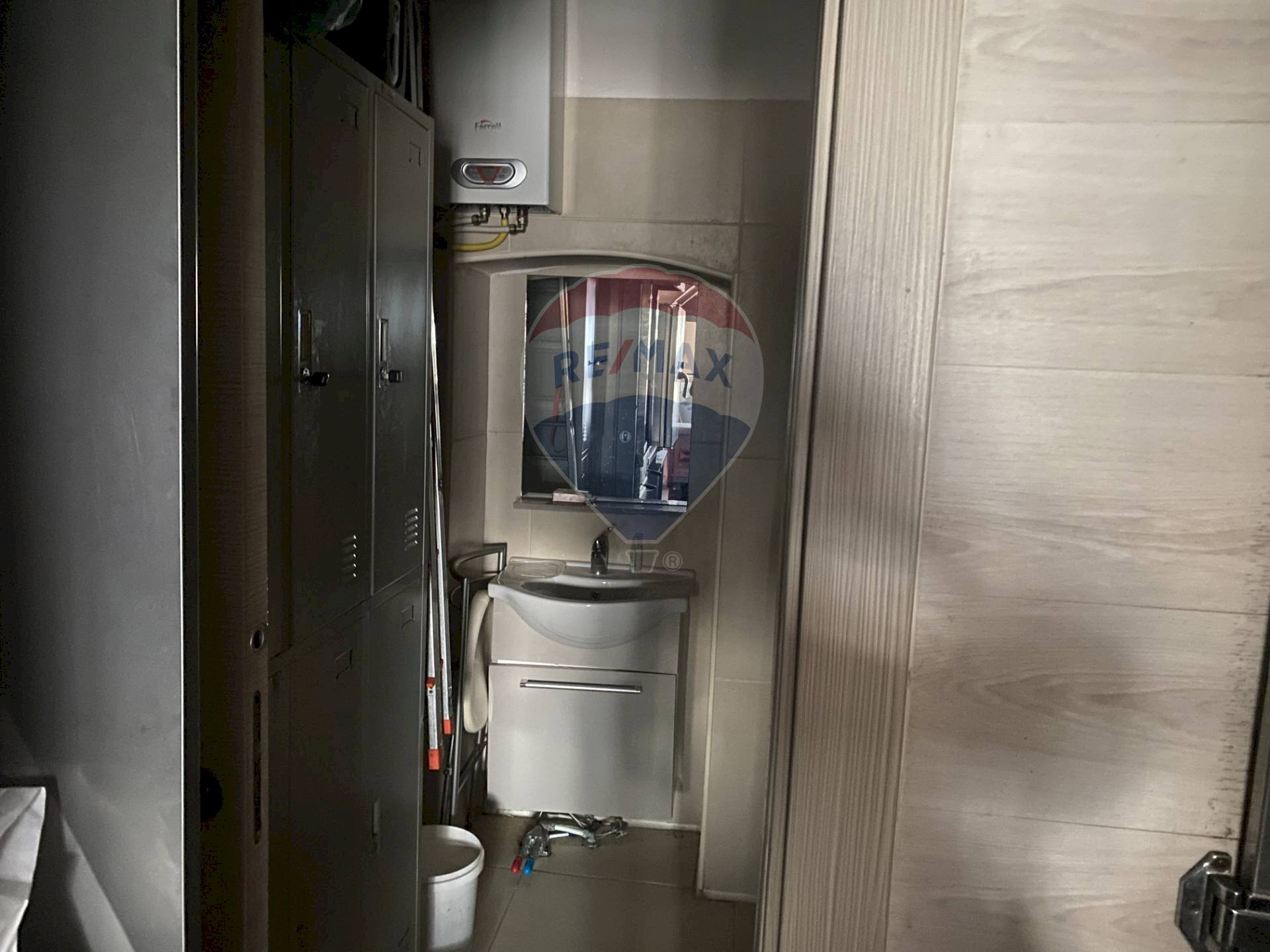 Bagno - Commercial Premises Corso Vittorio Emanuele
 
99, Bari - photo 2