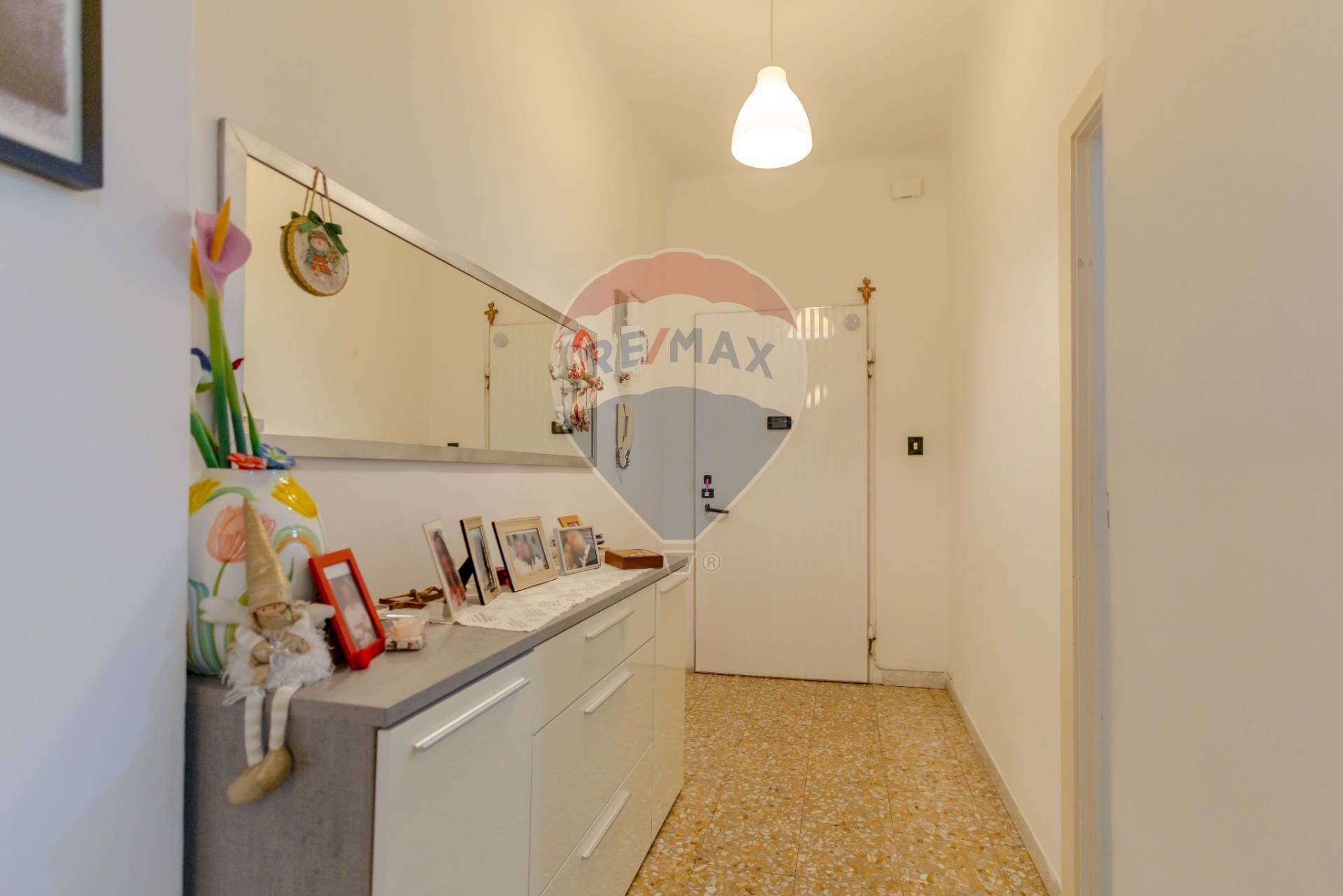 Hall / corridoio - Three-room apartment Via Abruzzo
 
116, Taranto - photo 2