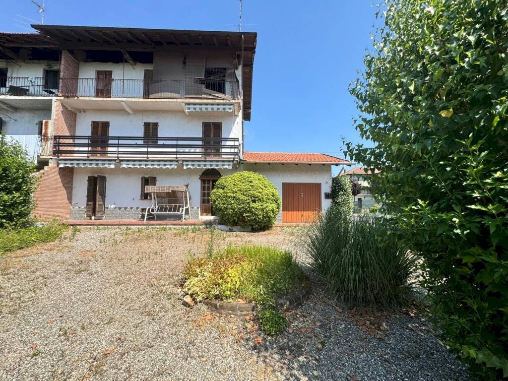 Facciata - Casa indipendente Località San Pietro, 12, Fontaneto d'Agogna - foto 1