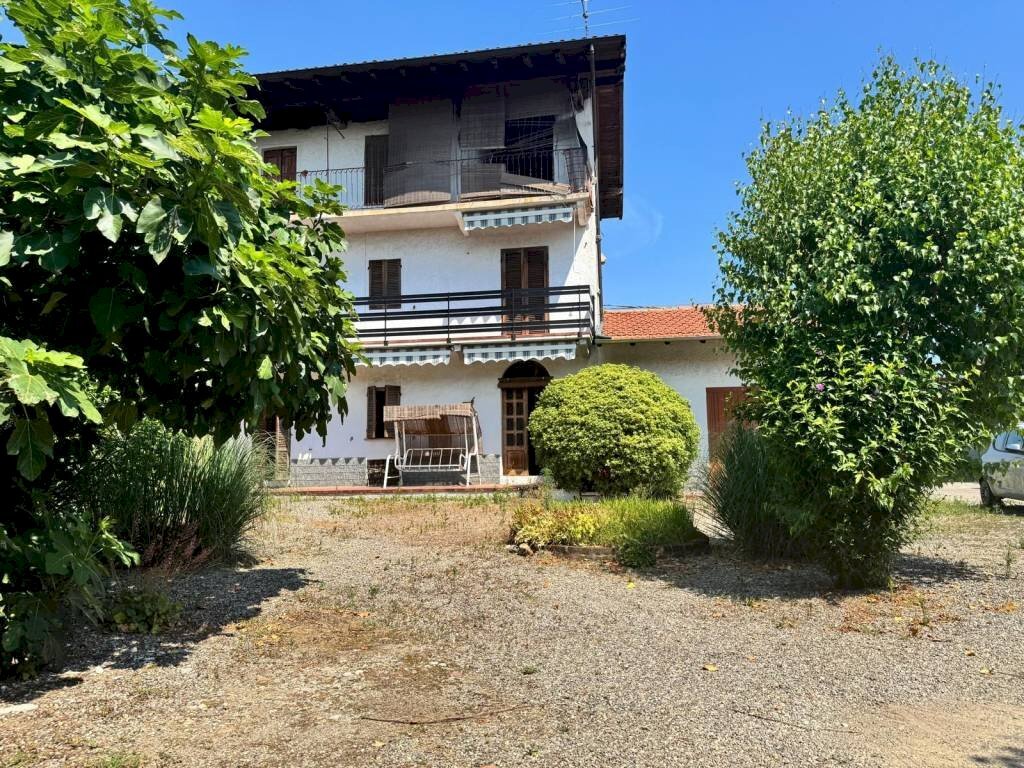 Facciata - Casa indipendente Località San Pietro, 12, Fontaneto d'Agogna - foto 2