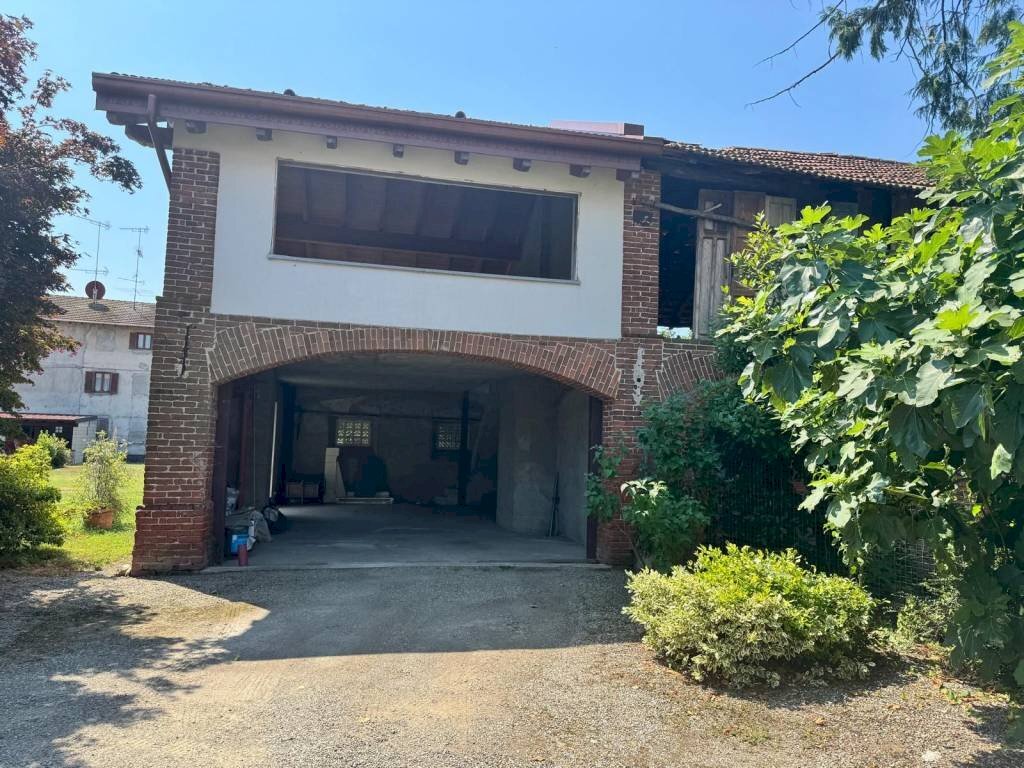 Facciata - Casa indipendente Località San Pietro, 12, Fontaneto d'Agogna - foto 3