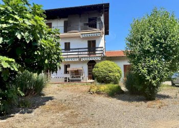 Facciata - Casa indipendente Località San Pietro, 12, Fontaneto d'Agogna - foto 2