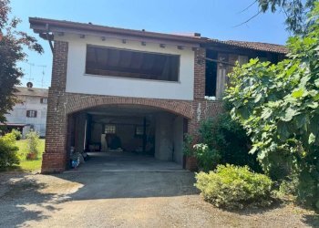 Facciata - Casa indipendente Località San Pietro, 12, Fontaneto d'Agogna - foto 3