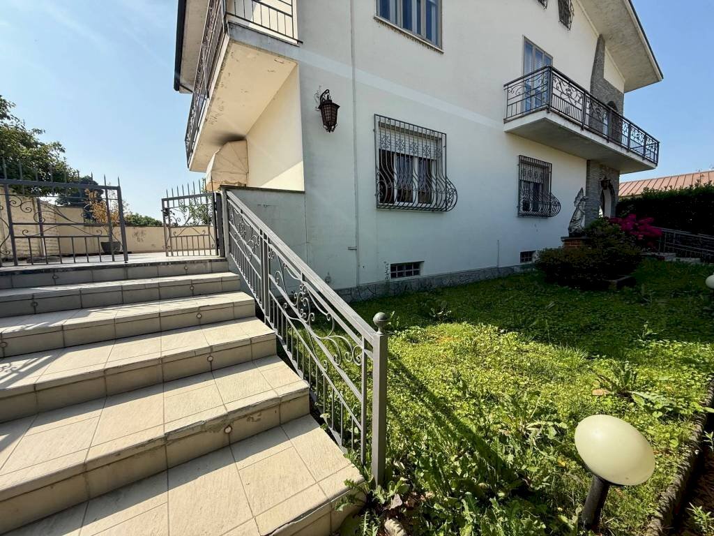 Giardino - Quadrilocale via Saluzzo, 9, Casalgrasso - foto 1