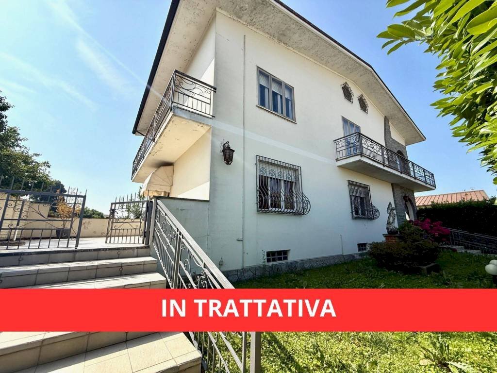 Facciata - Four-room apartment via Saluzzo, 9, Casalgrasso - photo 1