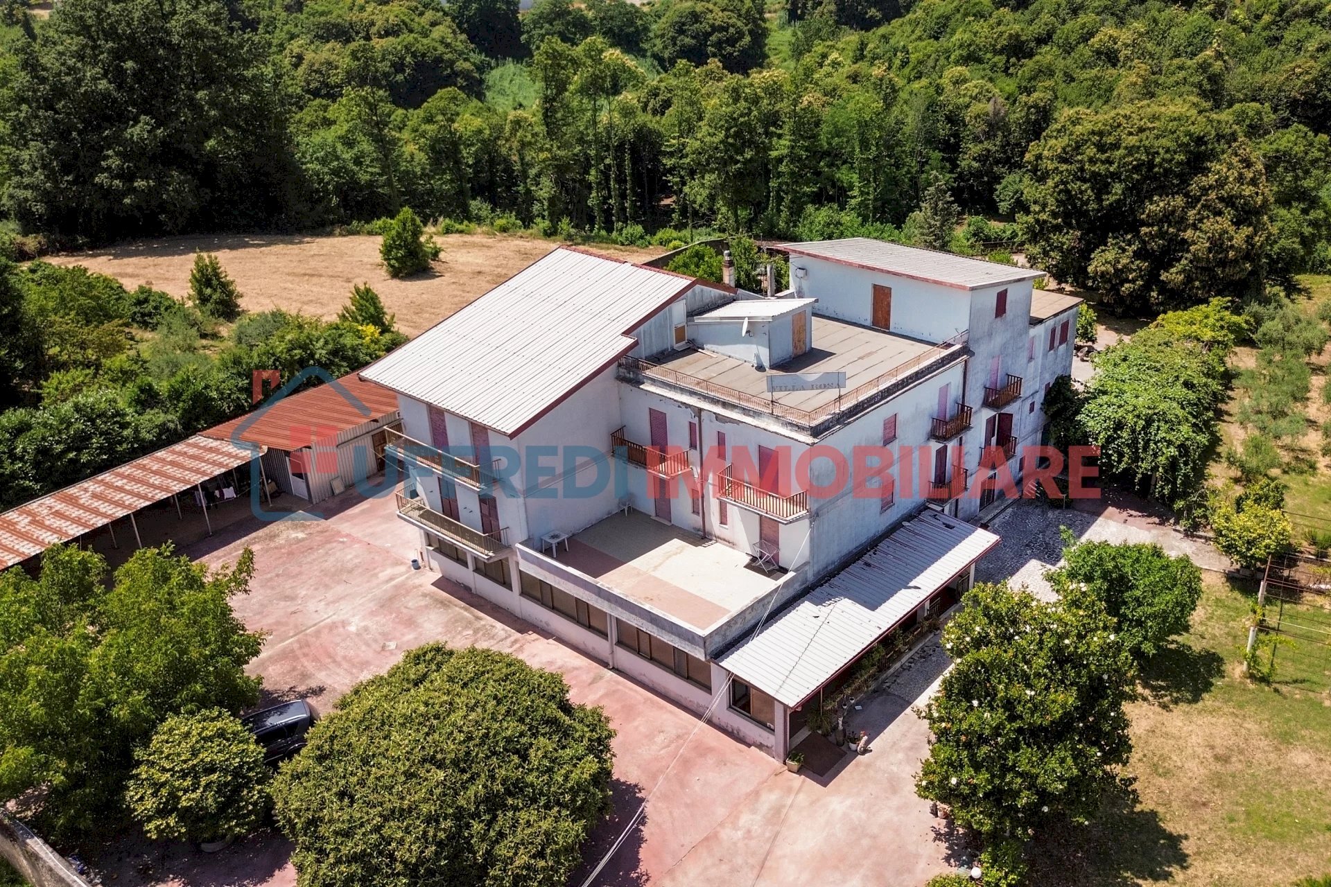 Hotel Lariano - photo 1