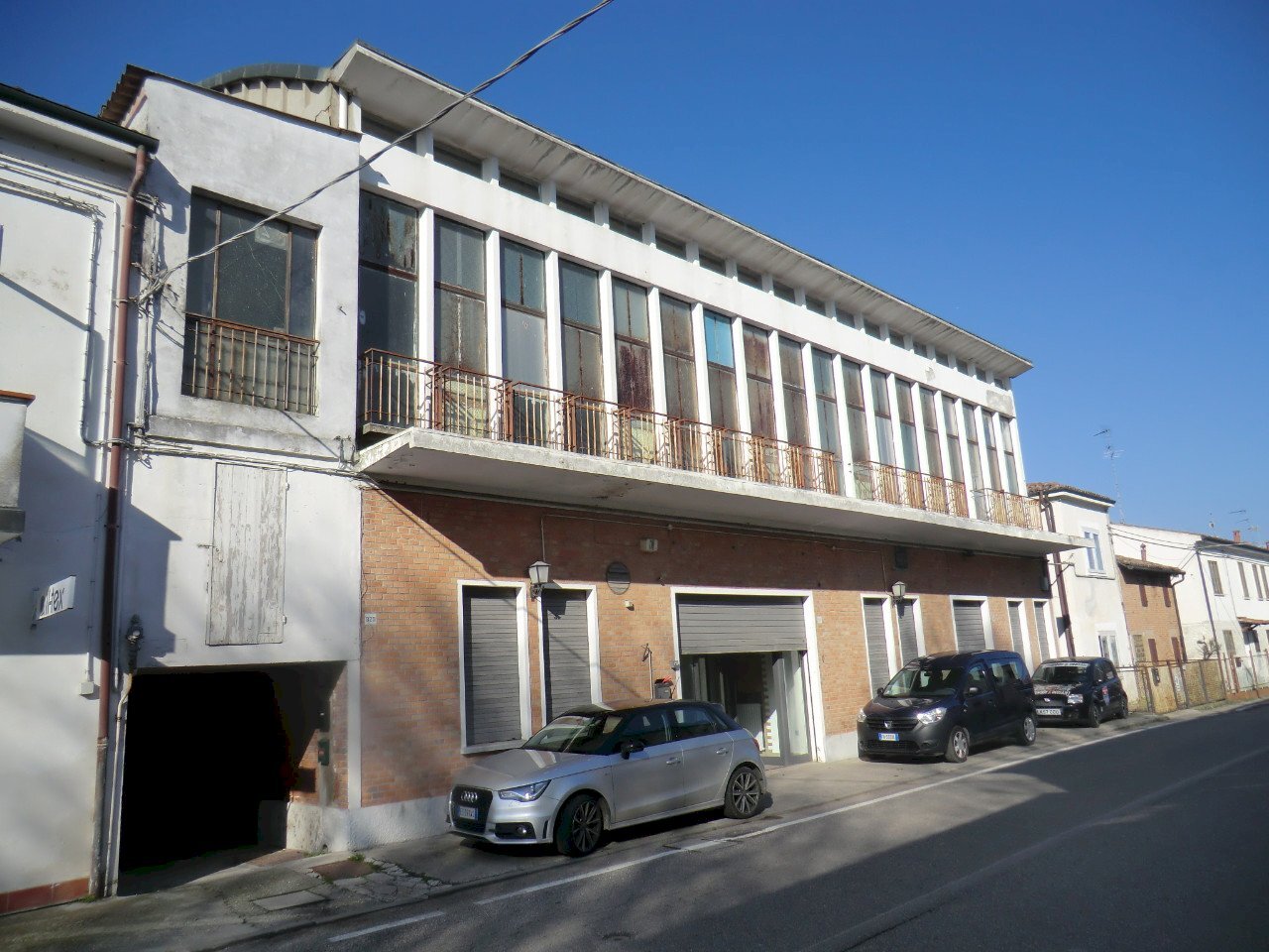 Capannone Ferrara - foto 1