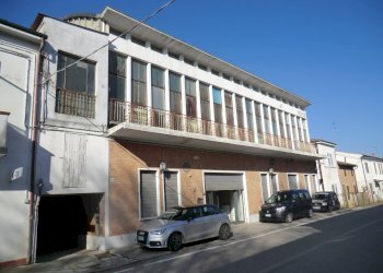 Capannone Ferrara - foto 1