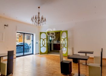 Foto 1 - Locale Commerciale Via Pasubio
 
38, Andria - foto 1