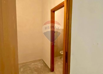 Hall / corridoio - Locale Commerciale Via Giuseppe Maielli
 
28A, Palermo - foto 17