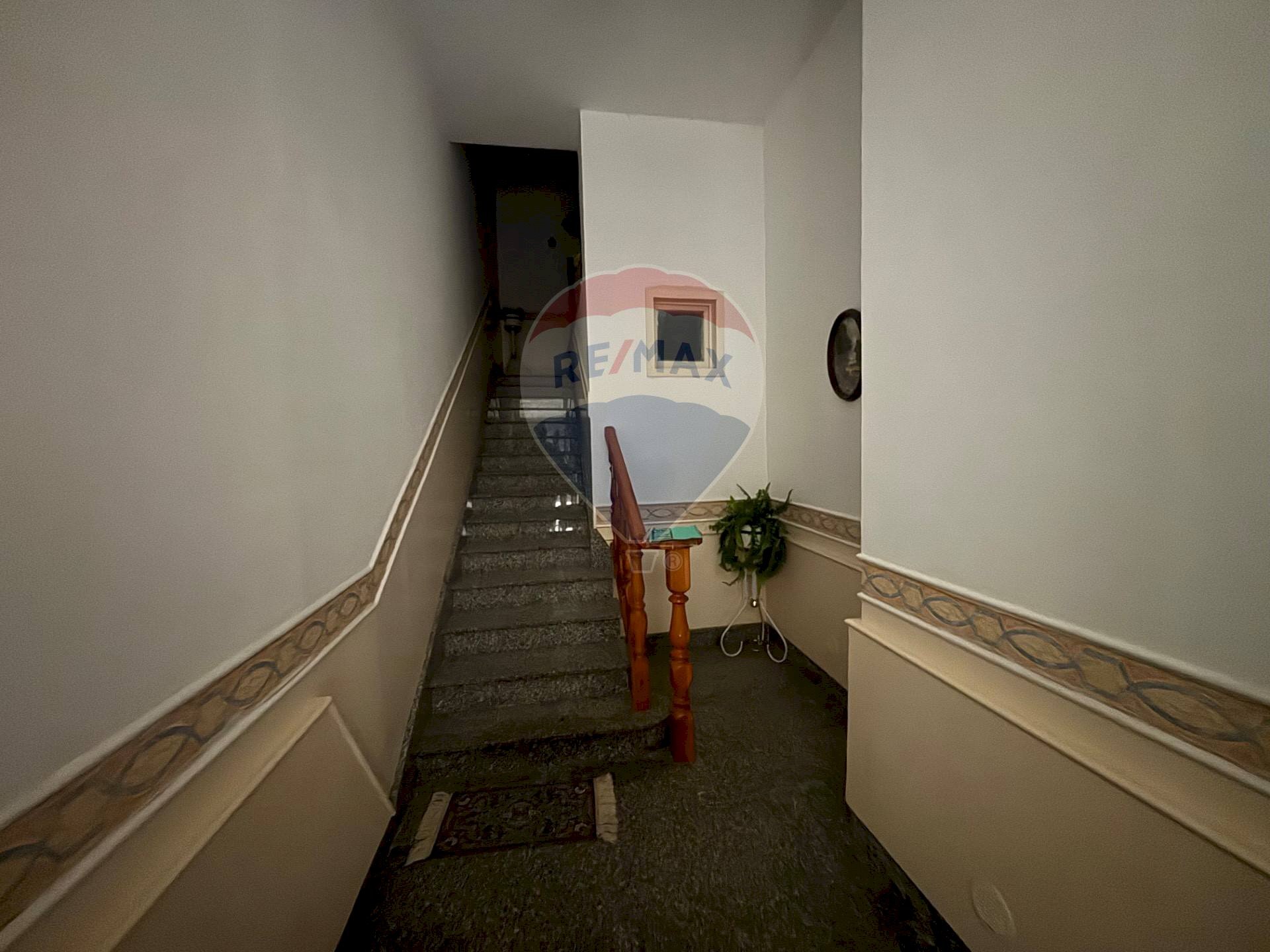 Scale - Apartment Via Guglielmo Oberdan
 
40, Riesi - photo 3