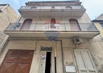 Edificio all\'aperto - Appartamento Via Guglielmo Oberdan
 
40, Riesi - foto 1