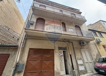 Edificio all\'aperto - Appartamento Via Guglielmo Oberdan
 
40, Riesi - foto 2