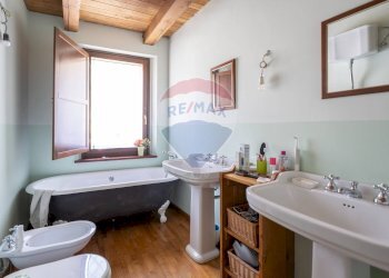 Bagno 1 - Rustico Via Lagua San Martino
 
1, Cerreto d'Esi - foto 17