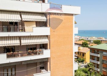 Edificio all\'aperto - Appartamento via trieste
 
27, Falconara Marittima - foto 2