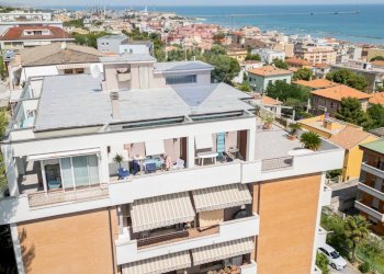 Edificio all\'aperto - Appartamento via trieste
 
27, Falconara Marittima - foto 3