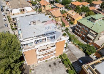 Edificio all\'aperto - Appartamento via trieste
 
27, Falconara Marittima - foto 7