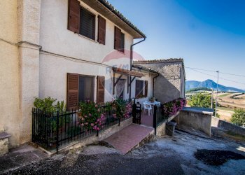 Casa all\'aperto - Casa semi indipendente Frazione San Giovanni
 
9, Fabriano - foto 2