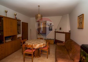 Sala da pranzo - Casa semi indipendente Frazione San Giovanni
 
9, Fabriano - foto 9