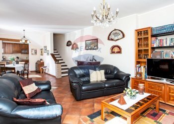 Sala da pranzo - Casa semi indipendente via contardo ferrini
 
75, Broni - foto 3