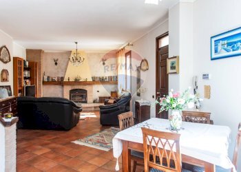 Sala da pranzo - Casa semi indipendente via contardo ferrini
 
75, Broni - foto 4