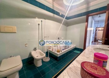 BAGNO PADRONALE - Appartamento Via Giuseppe Vecchio, Massa - foto 10