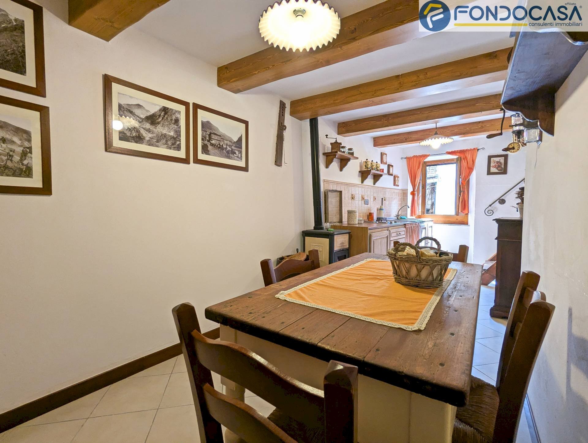 soggiorno con cucina - Casa indipendente Via Zeppolino, Stazzema - foto 2