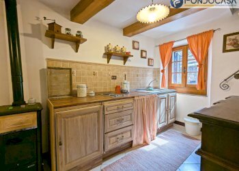 soggiorno con cucina - Independent house Via Zeppolino, Stazzema - photo 6