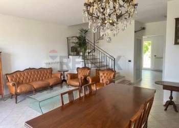 Sala da pranzo - Semi-detached house via Olmo D'Ettore
 
snc, Campodipietra - photo 7