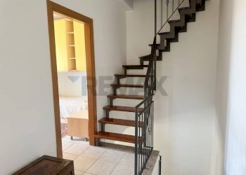 Scale - Semi-detached house via Olmo D'Ettore
 
snc, Campodipietra - photo 17