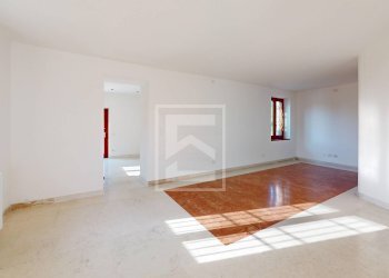 Foto 3 - Quadrilocale Località Brodazzo
 
1, Desenzano del Garda - foto 3