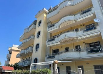 Facciata - Quadrilocale viale degli Oleandri, Cercola - foto 1