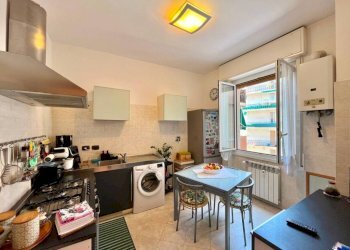 Cucina - Trilocale via Laviosa, Genova (zona Pegli) - foto 9