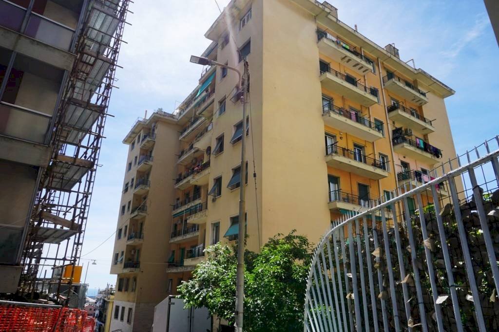 Facciata - Trilocale salita San Barborino, 6, Genova (zona Sampierdarena) - foto 1