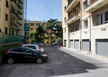 Posto macchina - Trilocale salita San Barborino, 6, Genova (zona Sampierdarena) - foto 3