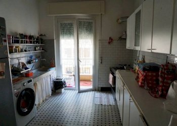 Cucina - Trilocale salita San Barborino, 6, Genova (zona Sampierdarena) - foto 8