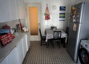 Cucina - Trilocale salita San Barborino, 6, Genova (zona Sampierdarena) - foto 9