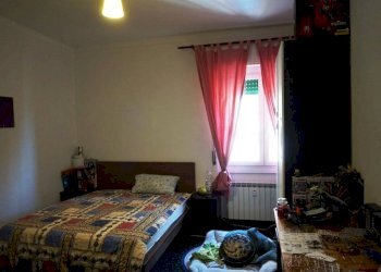 Camera da letto - Trilocale salita San Barborino, 6, Genova (zona Sampierdarena) - foto 15