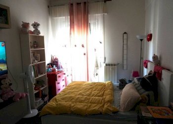 Camera da letto - Trilocale salita San Barborino, 6, Genova (zona Sampierdarena) - foto 17
