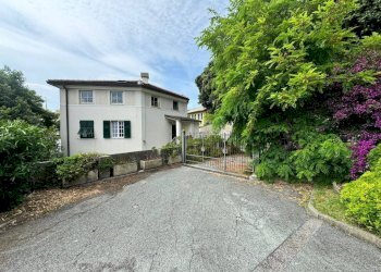 Cortile interno - Magazzino via 5 Maggio, 77, Genova (zona Quarto) - foto 2